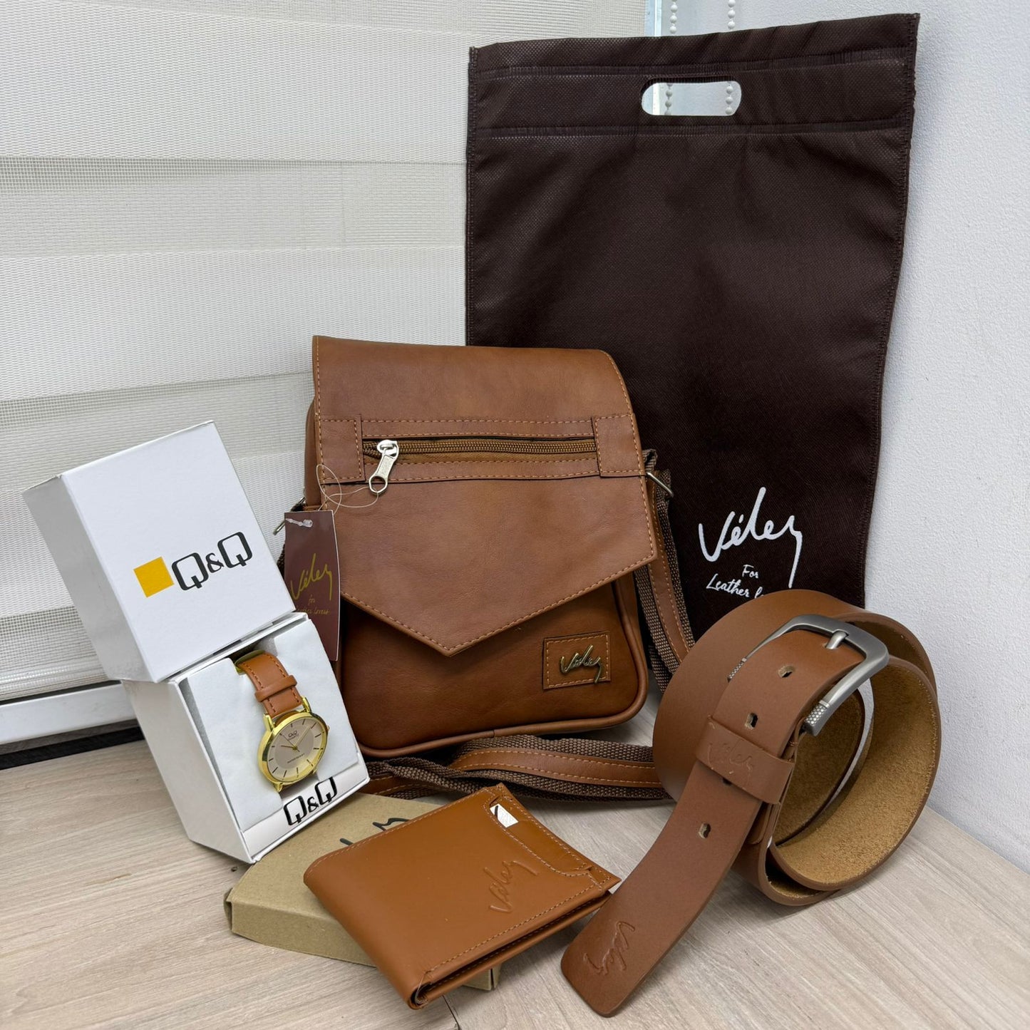 ✨COMBO VÉLEZ PREMIUM  5 PIEZAS EXCLUSIVAS✨ Bolso + Cartera + Correa💥 Y de REGALO Reloj Q&Q