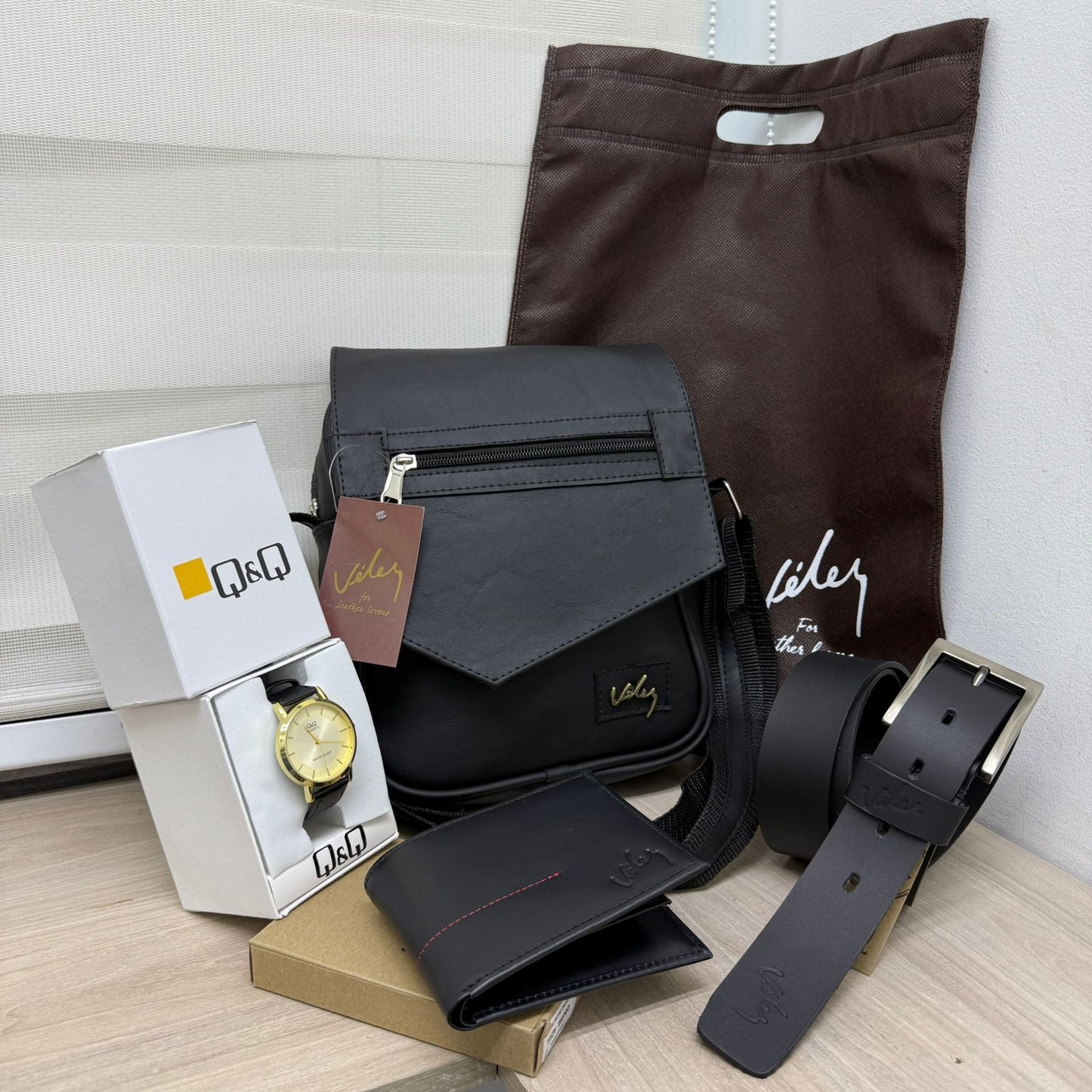 ✨COMBO VÉLEZ PREMIUM  5 PIEZAS EXCLUSIVAS✨ Bolso + Cartera + Correa💥 Y de REGALO Reloj Q&Q